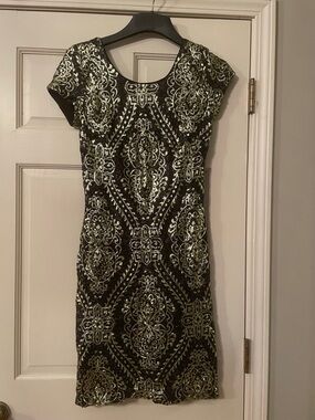 Maia Black and Gold Sequin Cap-Sleeve Sheath Dress—Size 6